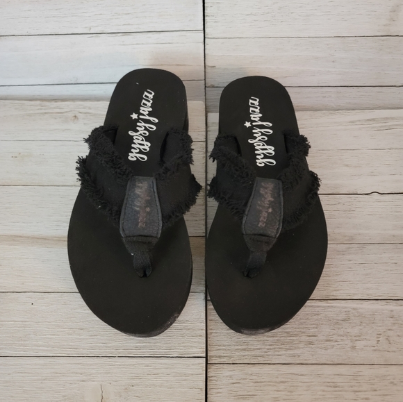 40% OFF SALE-GYPSY JAZZ- GEEZ BLACK PLATFORM FLIP FLOPS - Picture 3 of 6